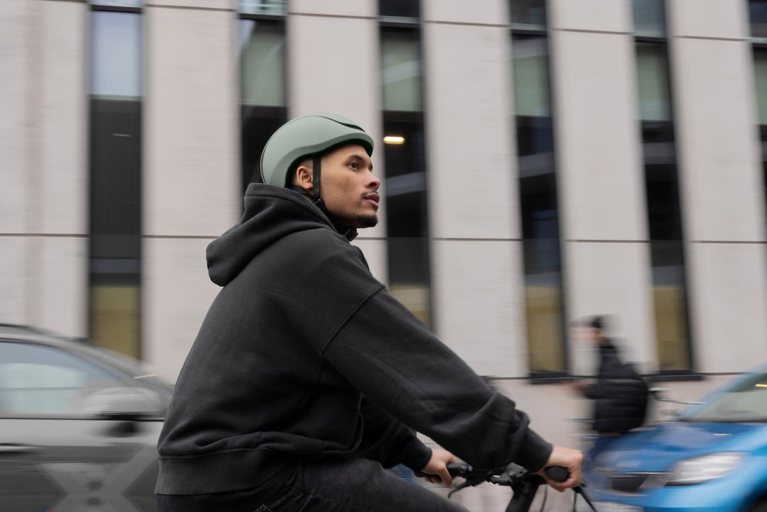 E-bike risks: Helmets, age, and accident registration