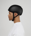 Person wearing a black helmet on a plain background. headfirst_binnen_shoot Echo Pro black Jeremy