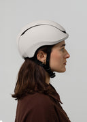 Person wearing a matt beige helmet on a plain background. headfirst helmets Echo Pro matt beige Laura 